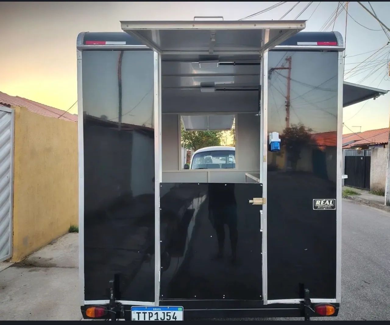 Vendo um treilher zero !
