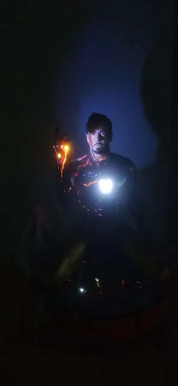 (Iron Man) Endgame - 47cm com LEDs e Pintura Customizada