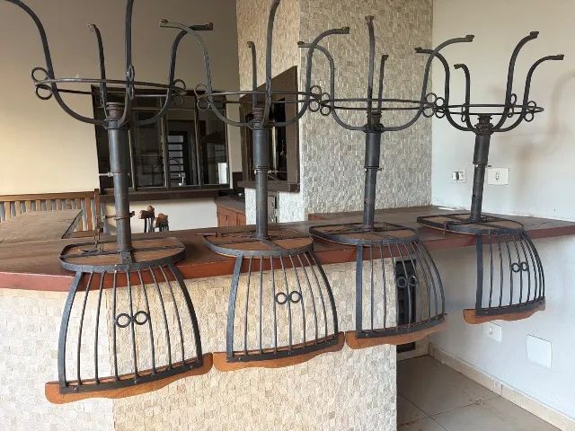 6 Banquetas de Ferro e Madeira  - Foto 3