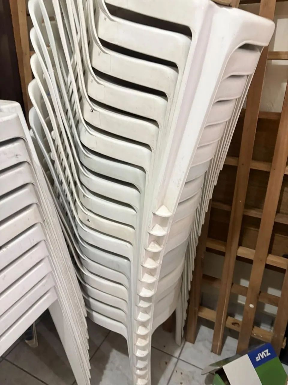 MESAS E CADEIRAS PLASTICAS USADAS  - Foto 2