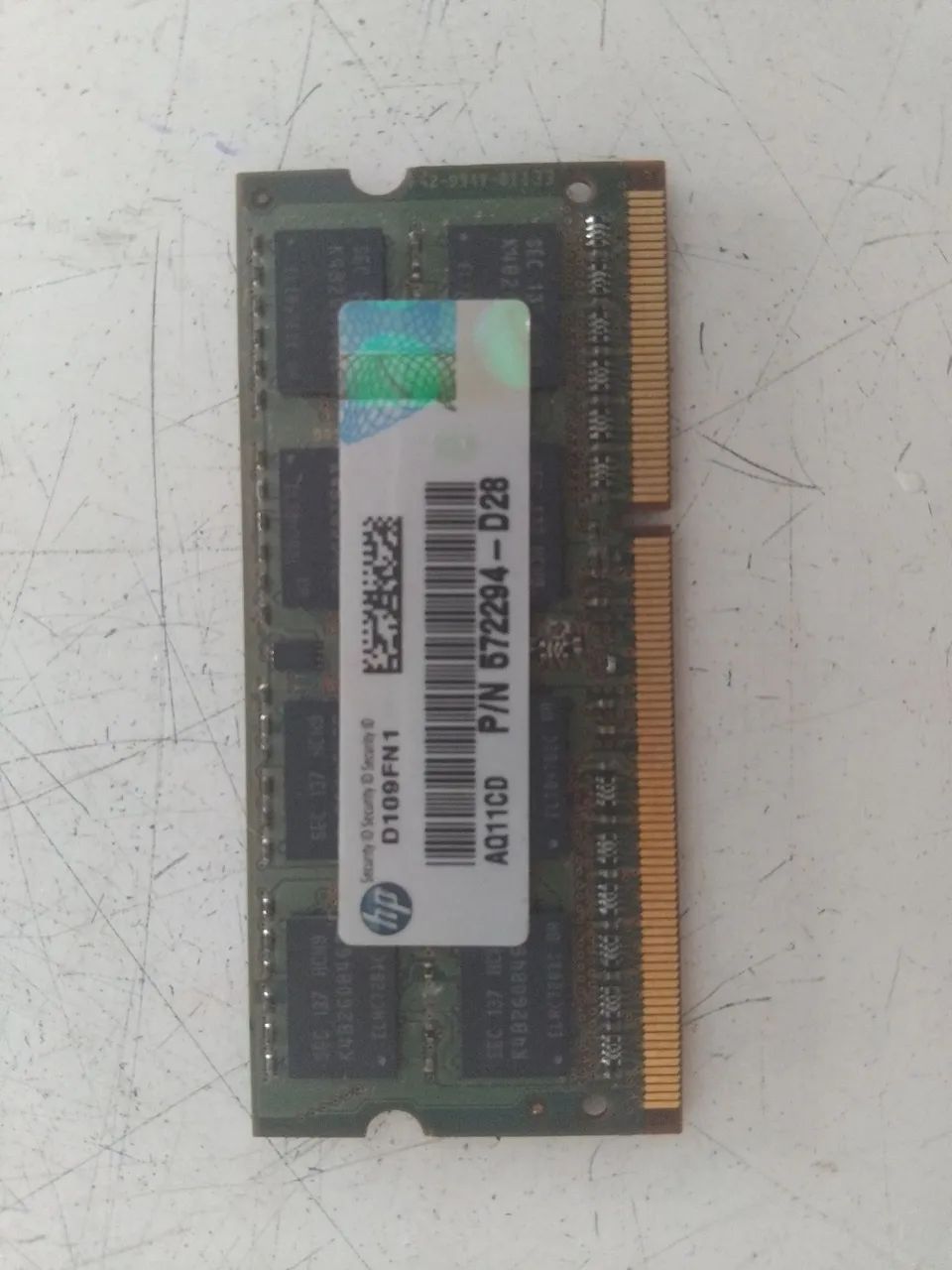 Esta é uma memória RAM de 4 GB DDR3 no formato SODIMM (para notebooks)