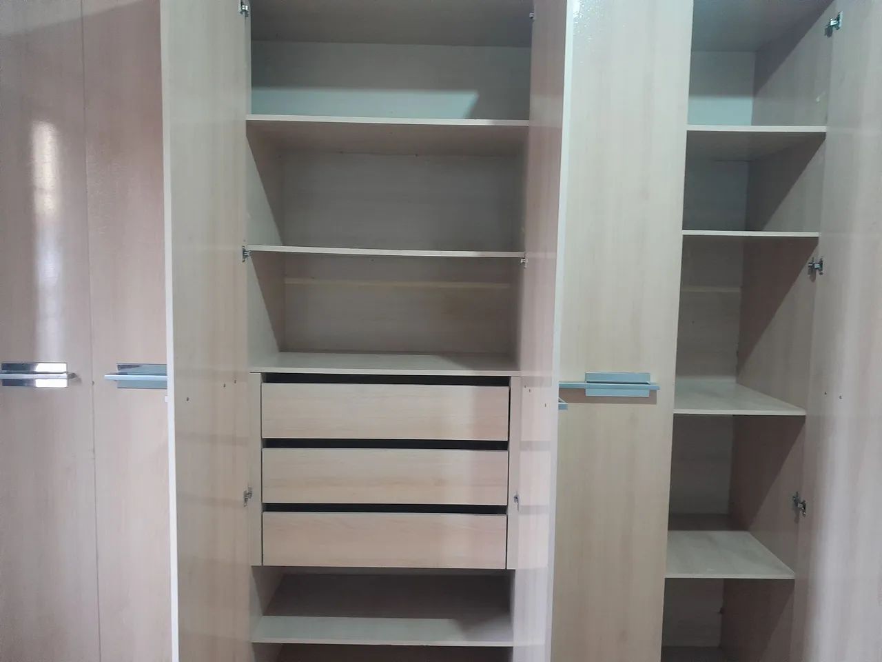 Vende-se um guarda-roupa e um armário de parede de cozinha  - Foto 3
