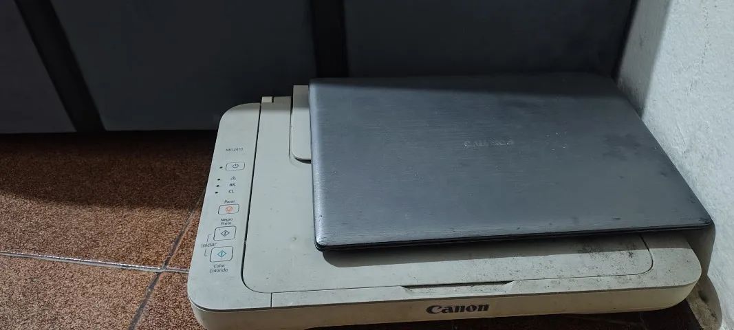 Notebook positivo e impressora Canon 
