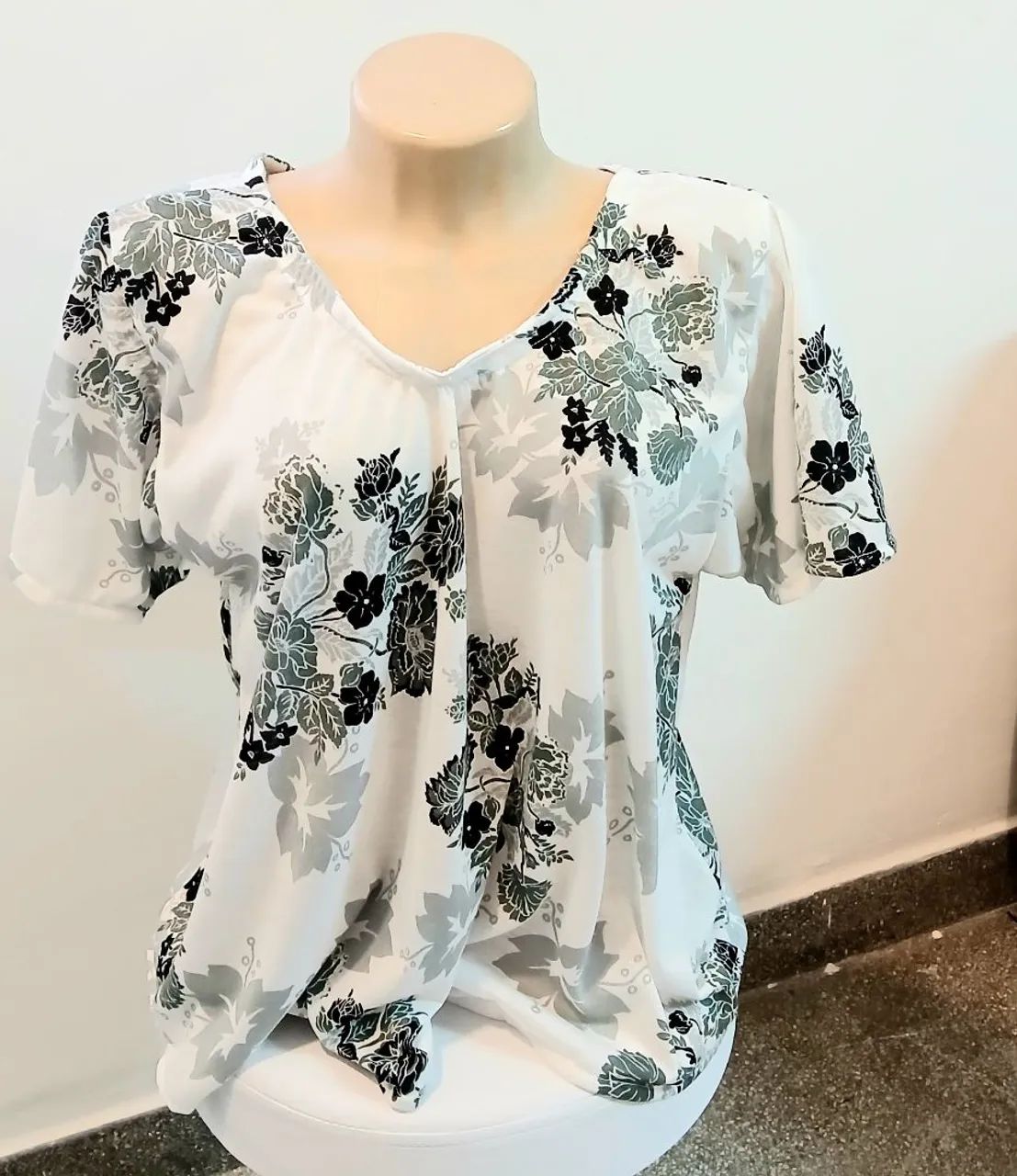 Blusa feminina preta e branca 