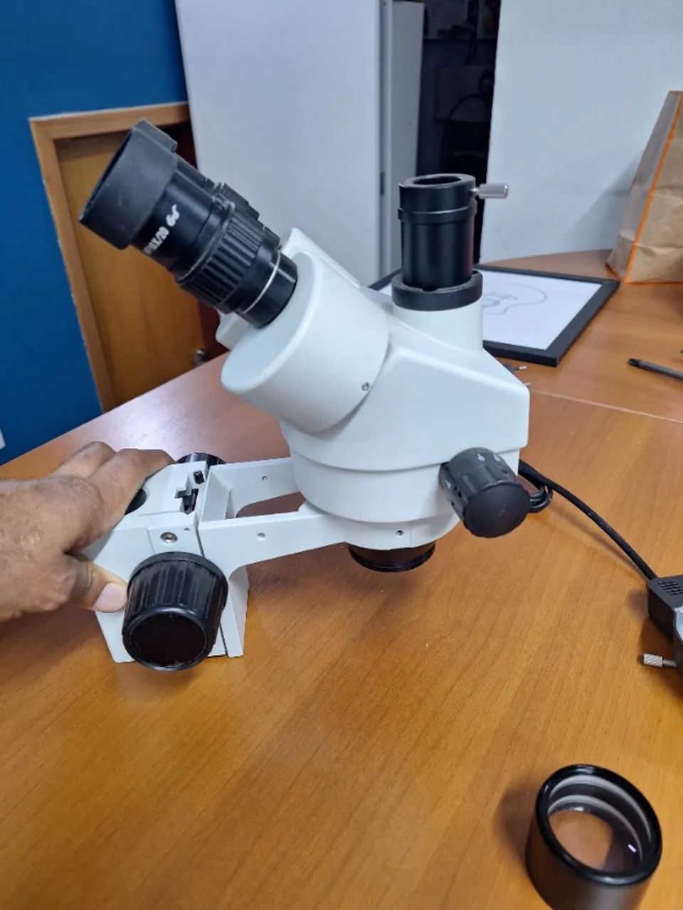 Microscópio Trinocular Sem suporte