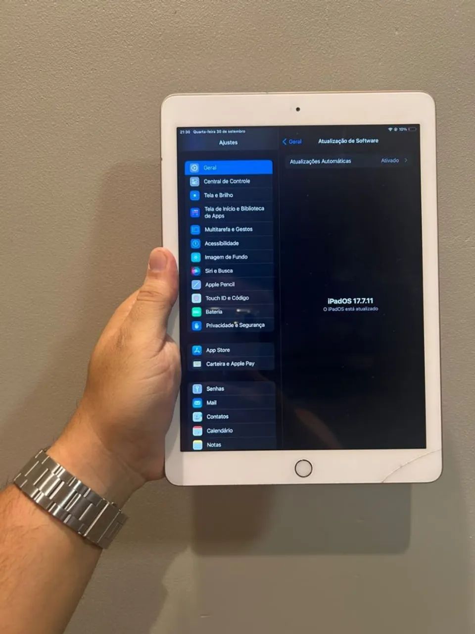 VENDO IPAD 6 geração  32Gb- 900,00 - Foto 4