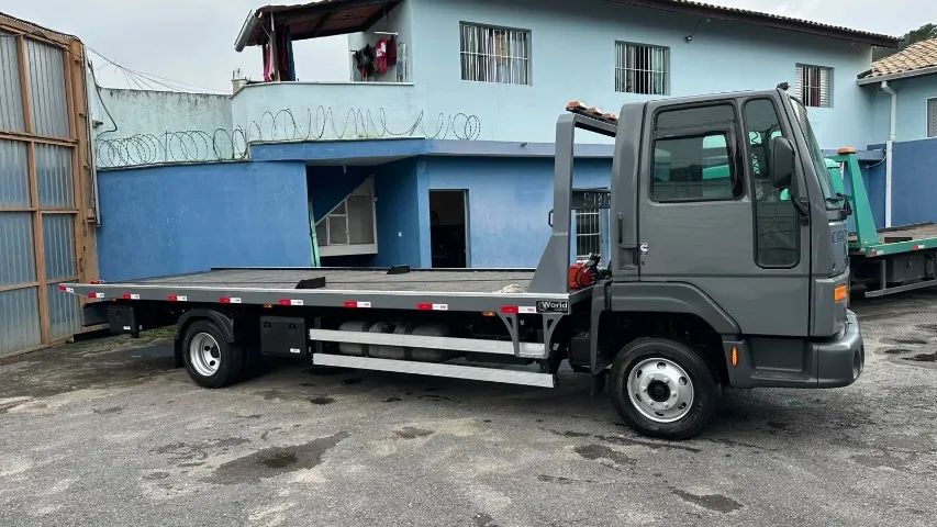 Caminhão Ford Cargo 815 - Foto 2