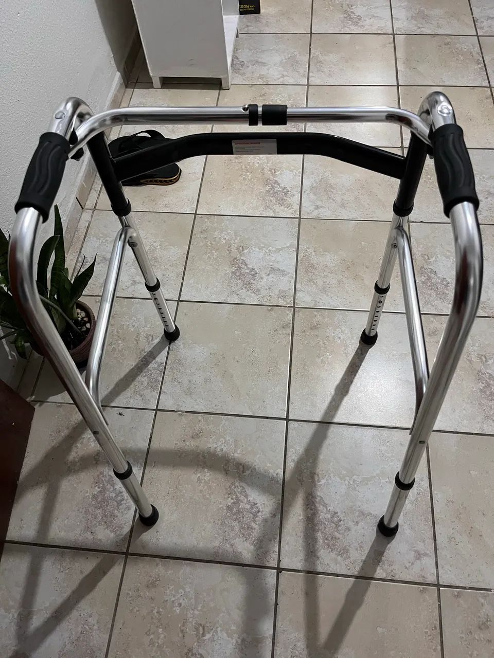 Andador hospitalar para idosos - Foto 3