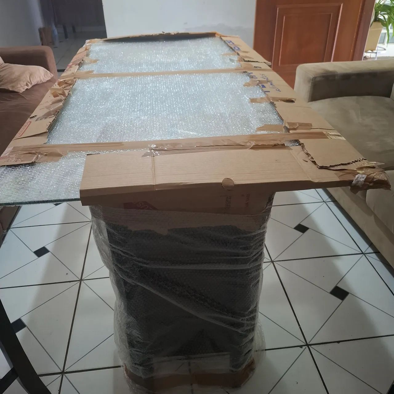 Mesa de vidro com 6 cadeiras  - Foto 2