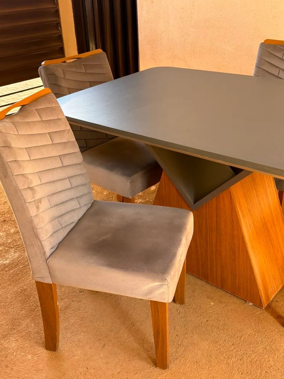 Conjunto de Mesa de Jantar com 4 Cadeiras - Excelente Estado - Foto 4