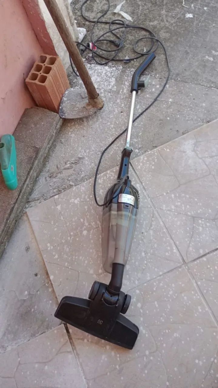 Aspirador de pó e água 