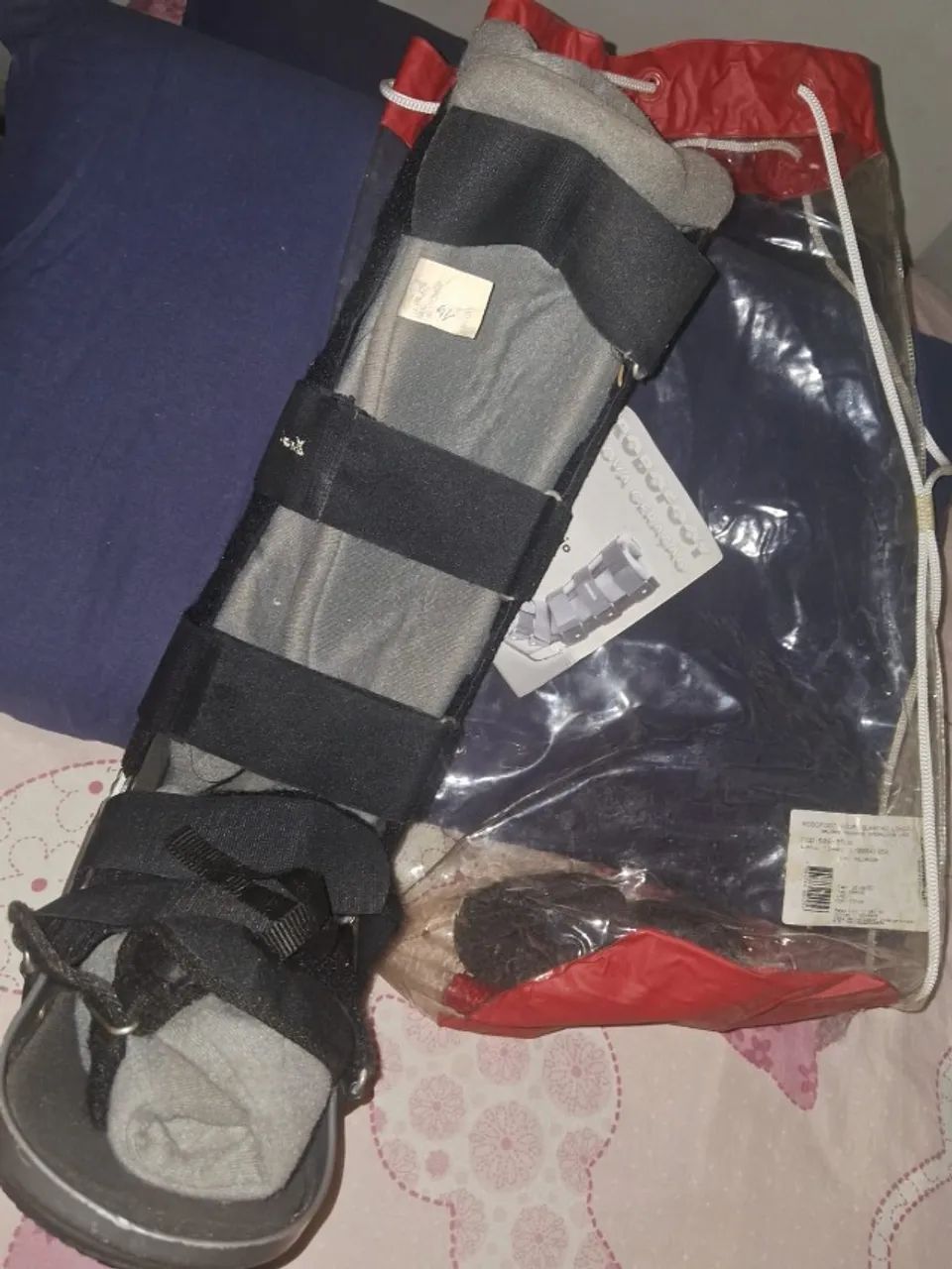 Bota ortopédica que auxilia na recuperação de lesões no pe e tornozelo. __________________ - Foto 4