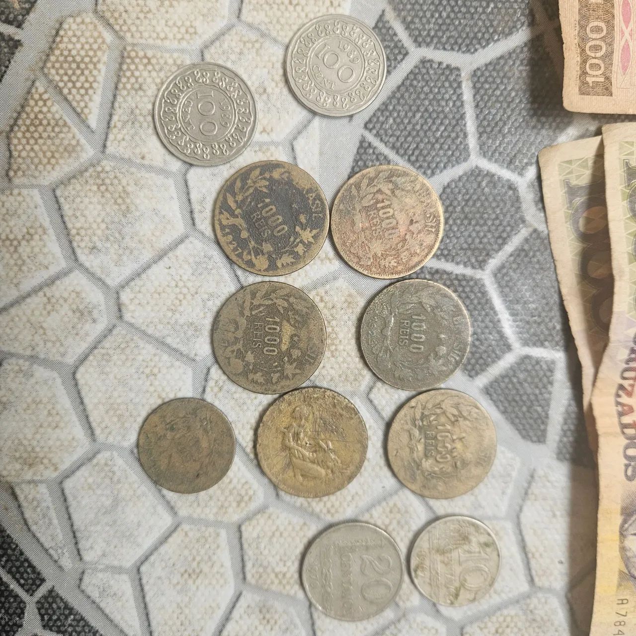 Células e moedas antigas  - Foto 3