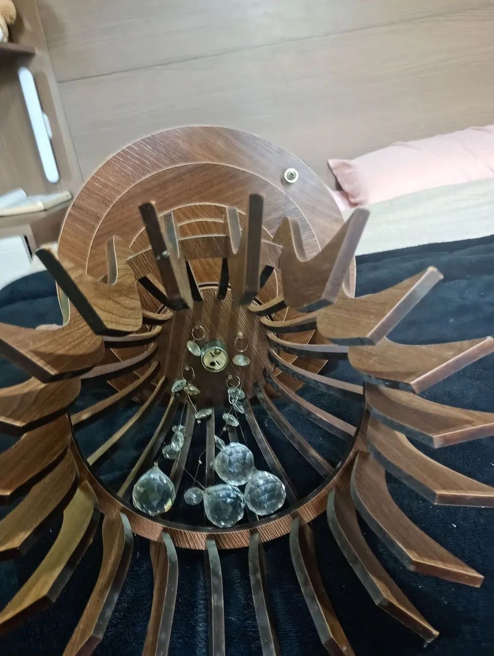 Vende se lustre mandado fazer de madeira - Foto 2