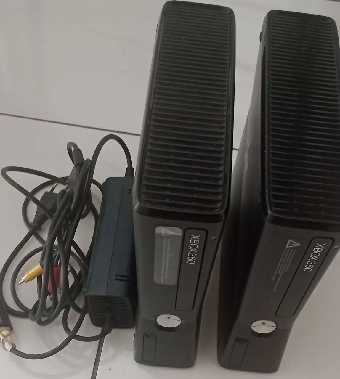 2 Consoles Xbox 360(Com Defeito)