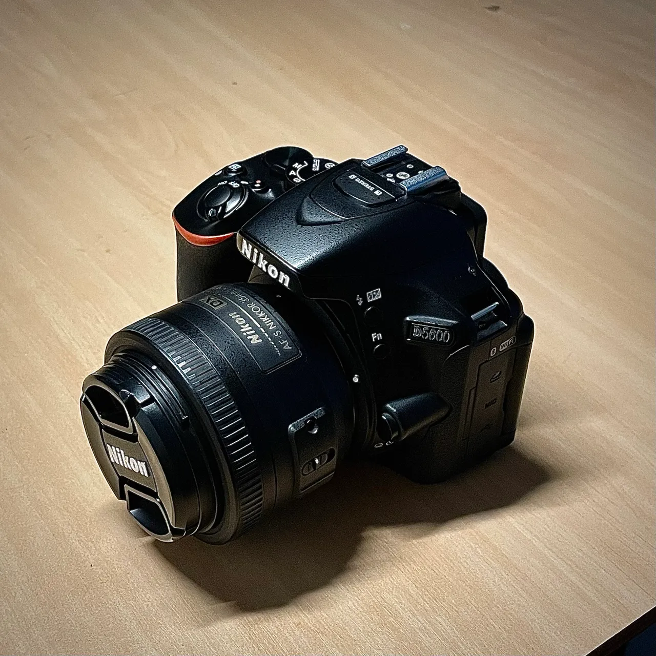 Câmera Nikon D7100 + Lente Nikon 18-200mm - Completa e Pronta para