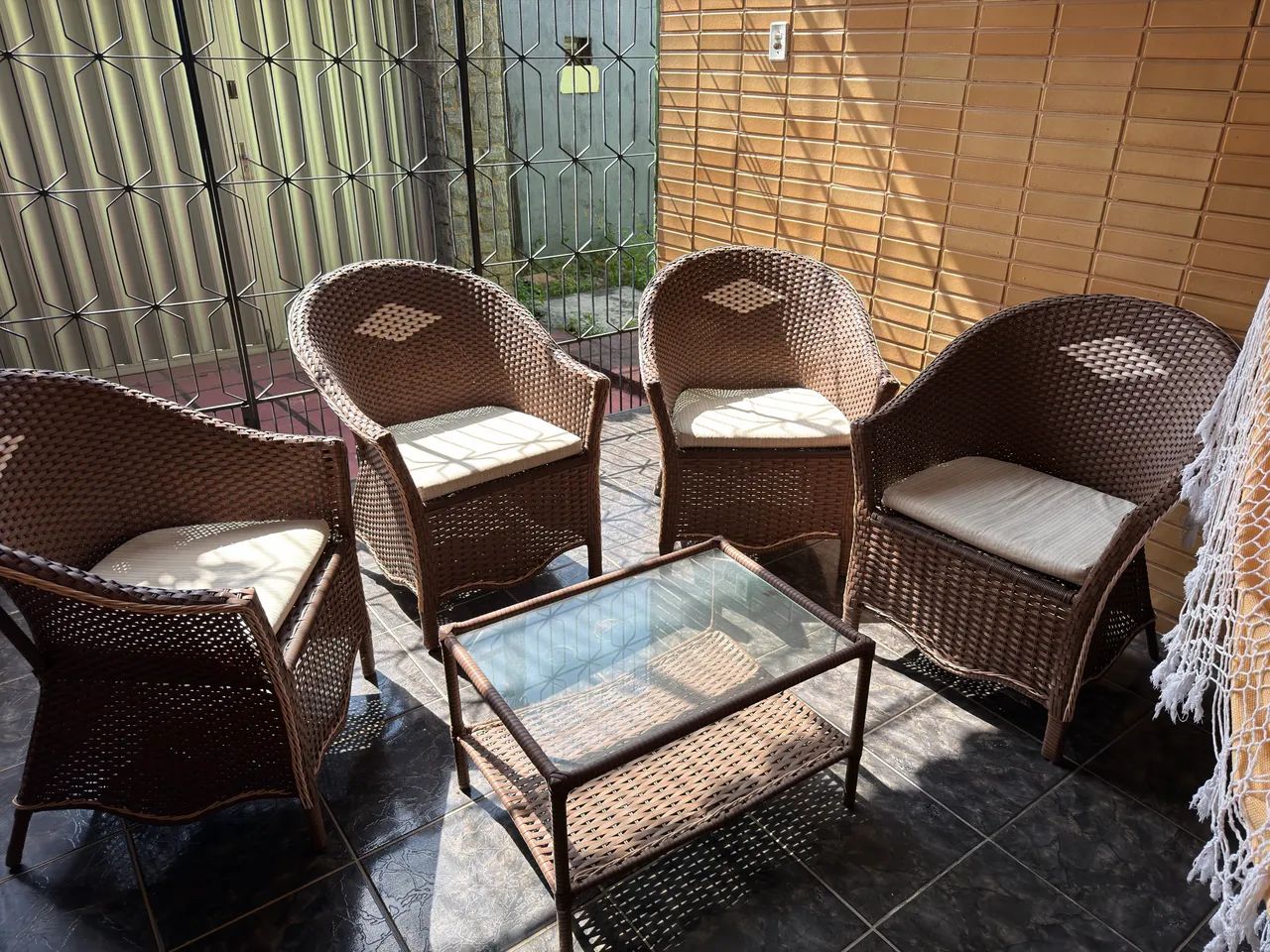 Vendo conjunto de cadeira para área  - Foto 2
