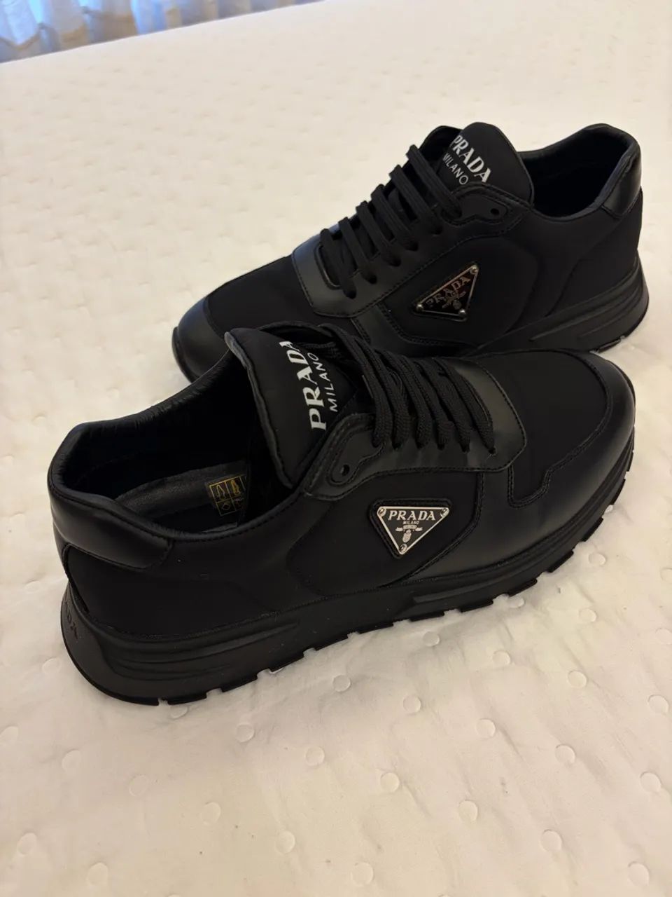 Tênis Prada - Re-Nylon e couro escovado.