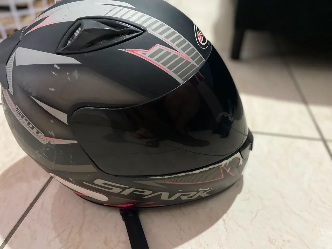 Capacete Spark tamanho 58 viseira escura - Foto 4