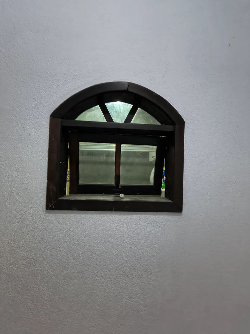 Basculante de madeira 