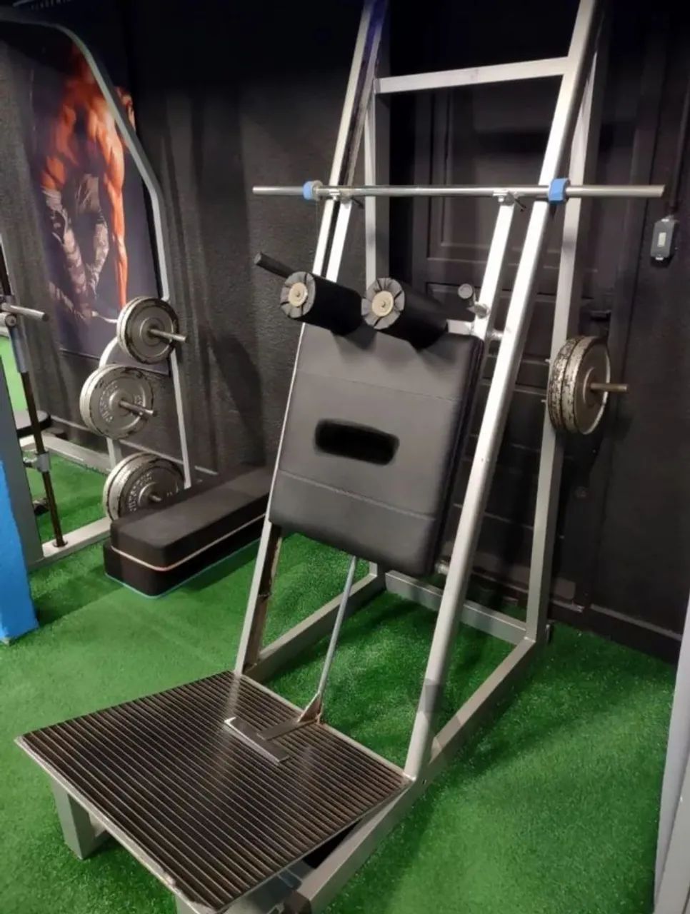 AGACHAMENTO HACK MÁQUINA - EQUIPAMENTO APARELHO MUSCULAÇÃO  - Foto 4