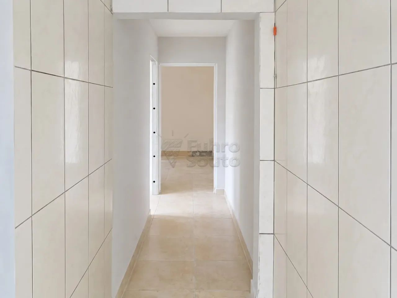Casa de 2 Dormitórios à Venda no Centro de Pelotas - Foto 4