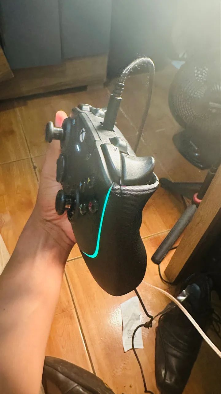 Controle razer Wolverine v2 chroma + mouse hyperx leia. - Foto 3