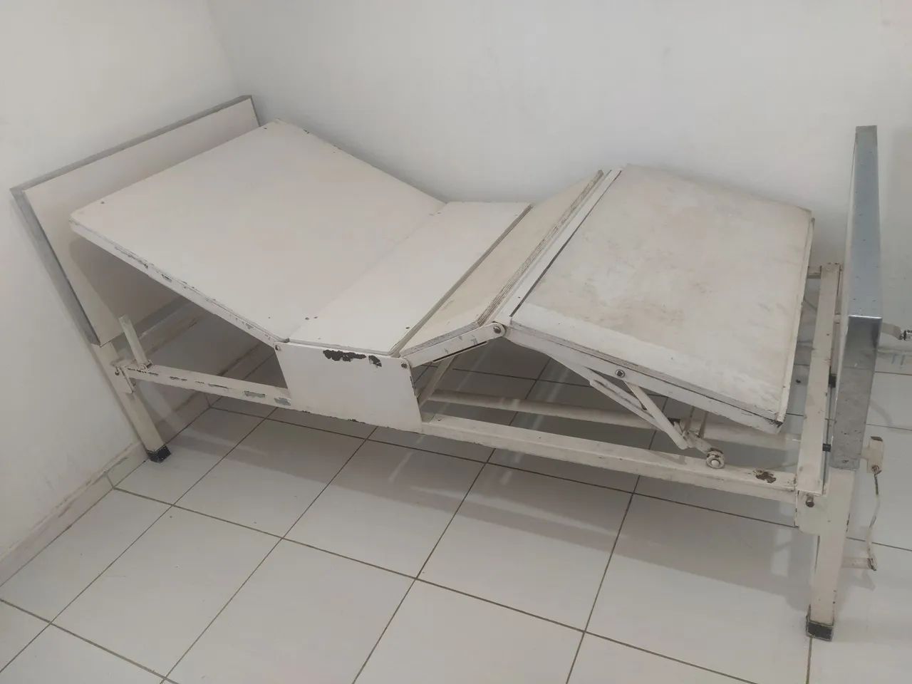 Cama articulada hospitalar 