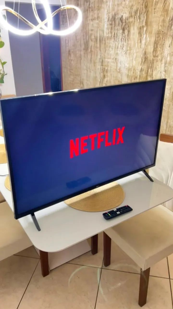 Smart TV LG 43 Polegadas 4K 43UQ7500 WebOS Com Base e Controle Original 1 ano de uso - Foto 3