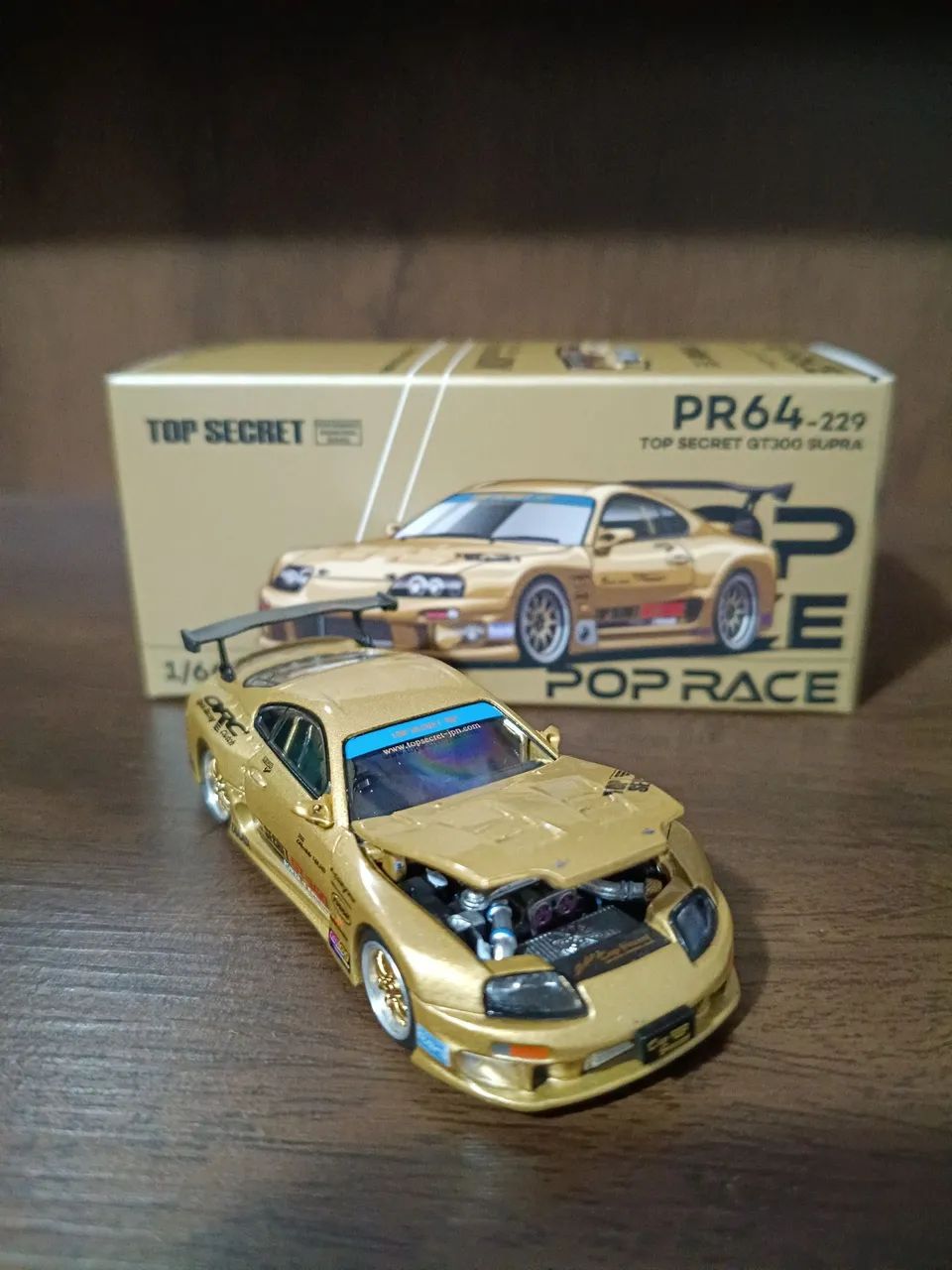 Pop Race top secret Gold / Nissan Skyline GT-R V8 Drift - Hobbies