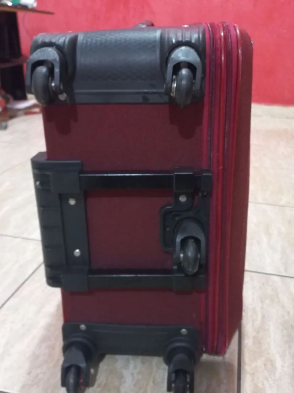 Mala de Viagem Bordô com Rodinhas - Novíssima! - Foto 3