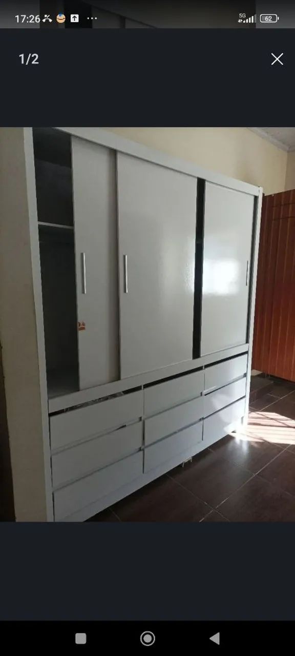 Guarda-roupa espaçoso 