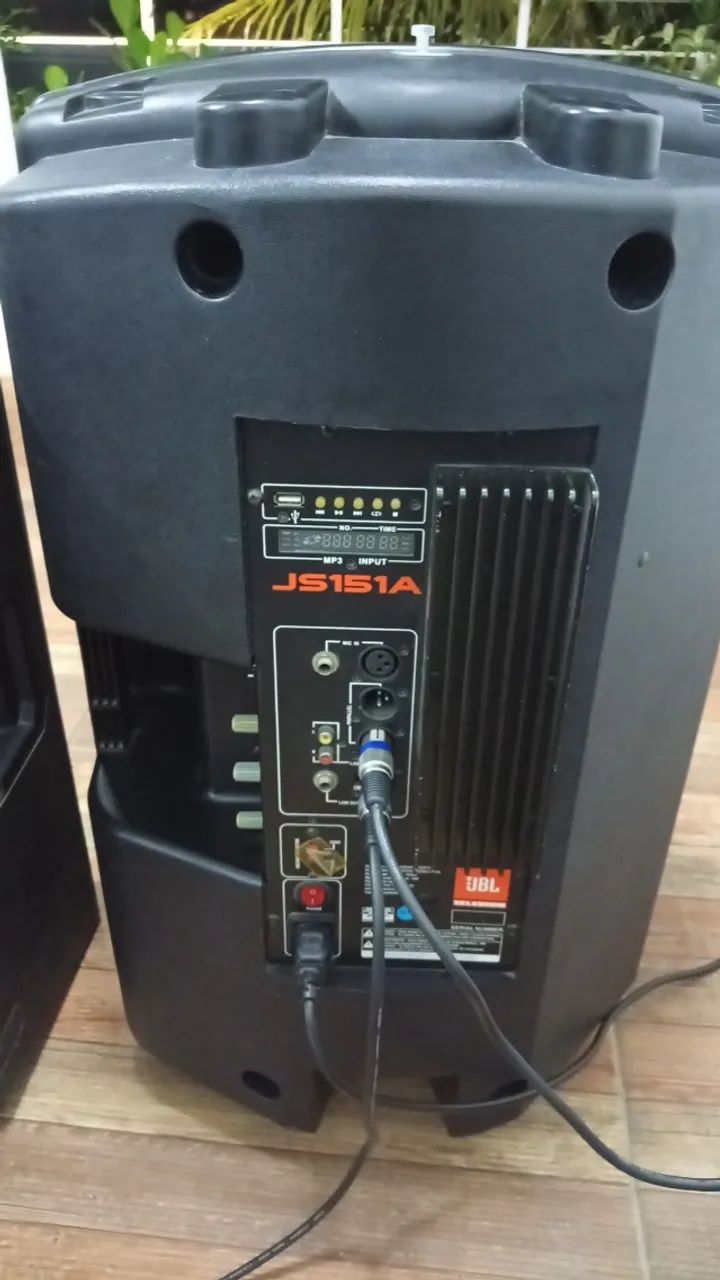 Caixa jbl amplificada semi nova  - Foto 4