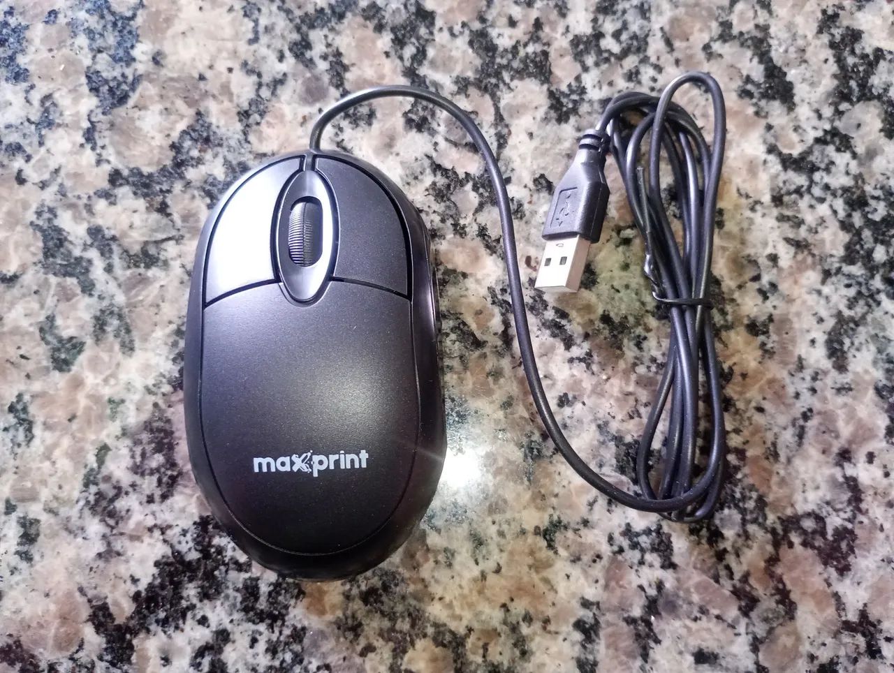 Mouse simples, em boas condições.