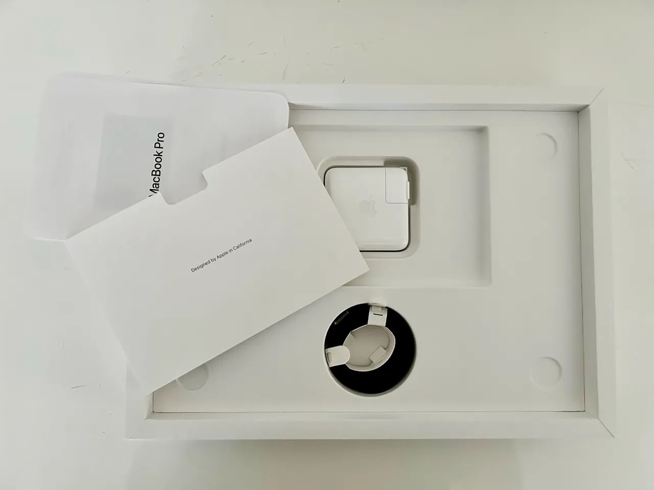  MacBook Pro - 14" - M4 Pro - 24gb - 512GB - 12-core CPU, 16-core GPU - Foto 4
