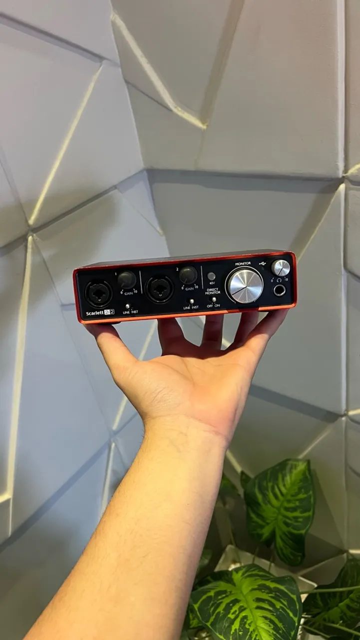 Placa de Áudio Focusrite 2i2 Segunda geração 