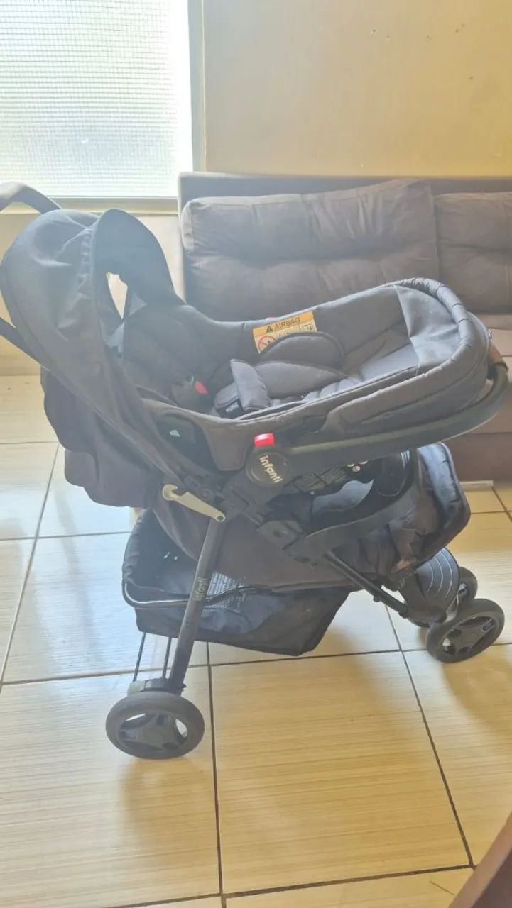 Carrinho de bebe com bebe conforto  - Foto 2