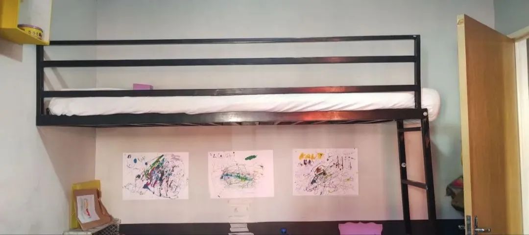 Cama solteiro suspensa