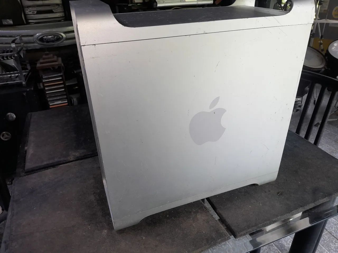 Vendo CPU Apple em alumínio 