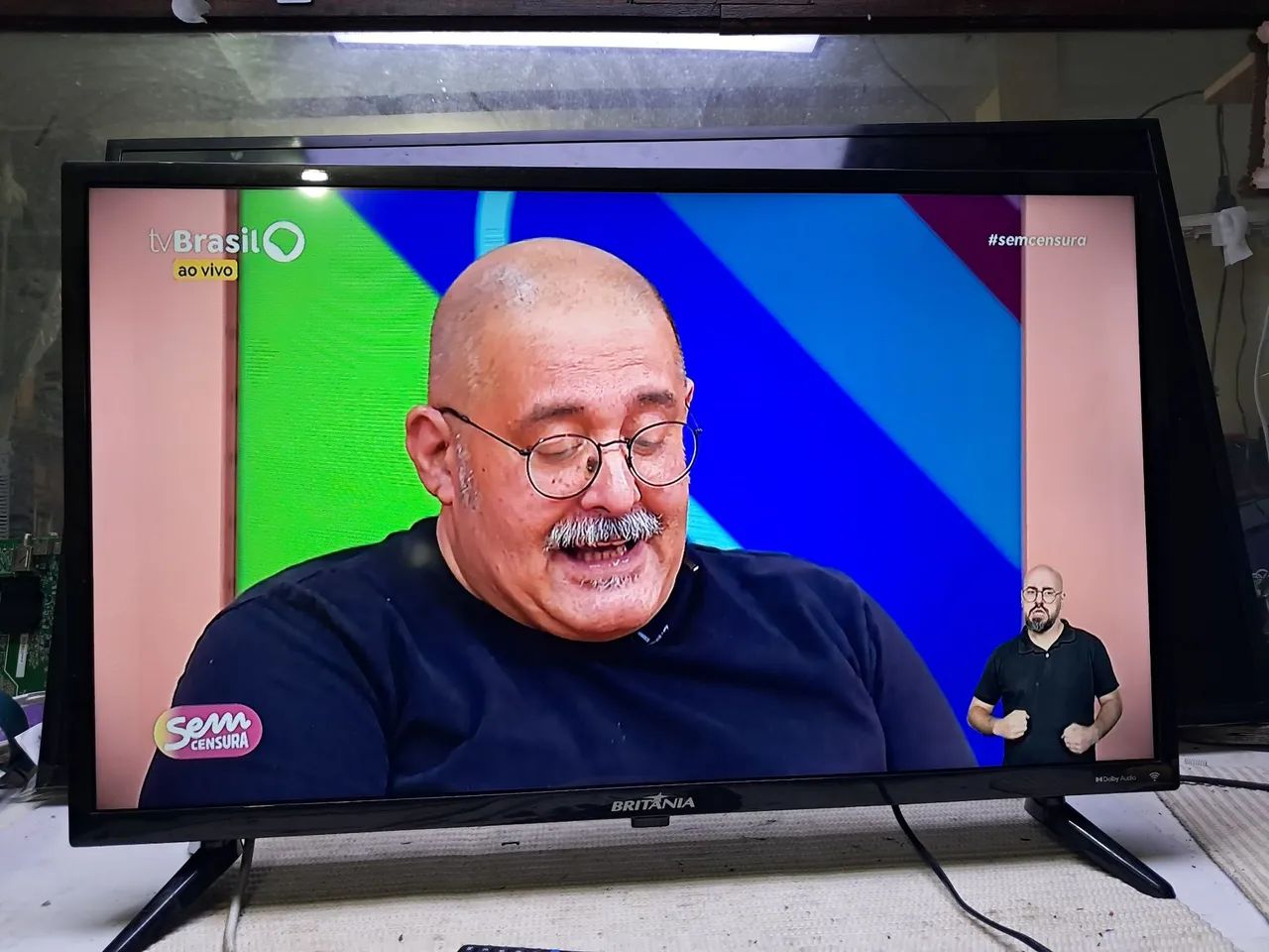 Tv Britânia 32" semi-nova - Foto 3