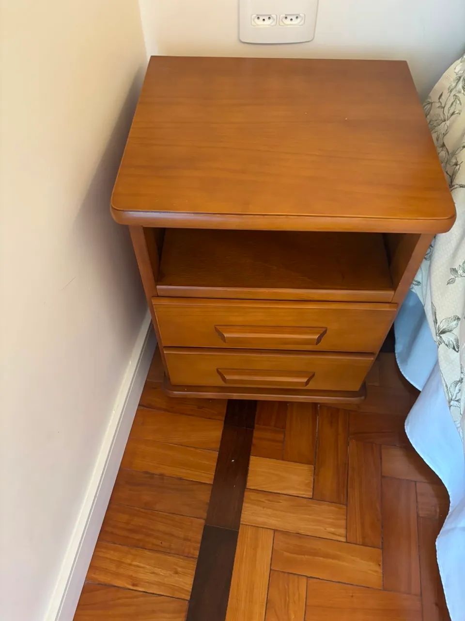 Mesinha de cabeceira 