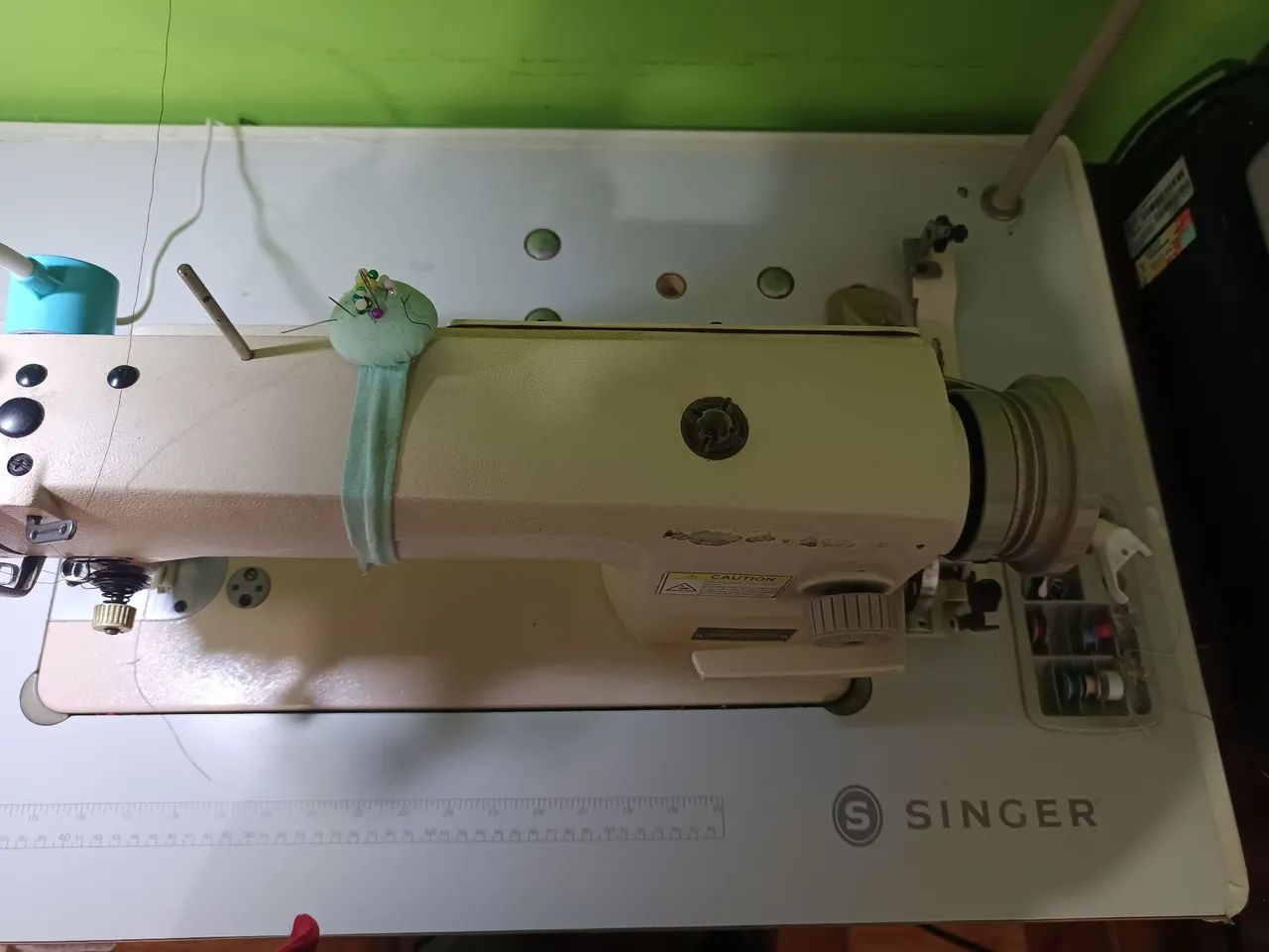 Máquina industrial reta Singer - Foto 3
