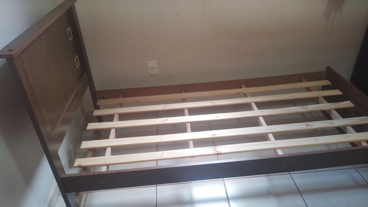 Vendo cama de solteiro, pouco tempo de uso, bem conservada em ótimo estado - Foto 2