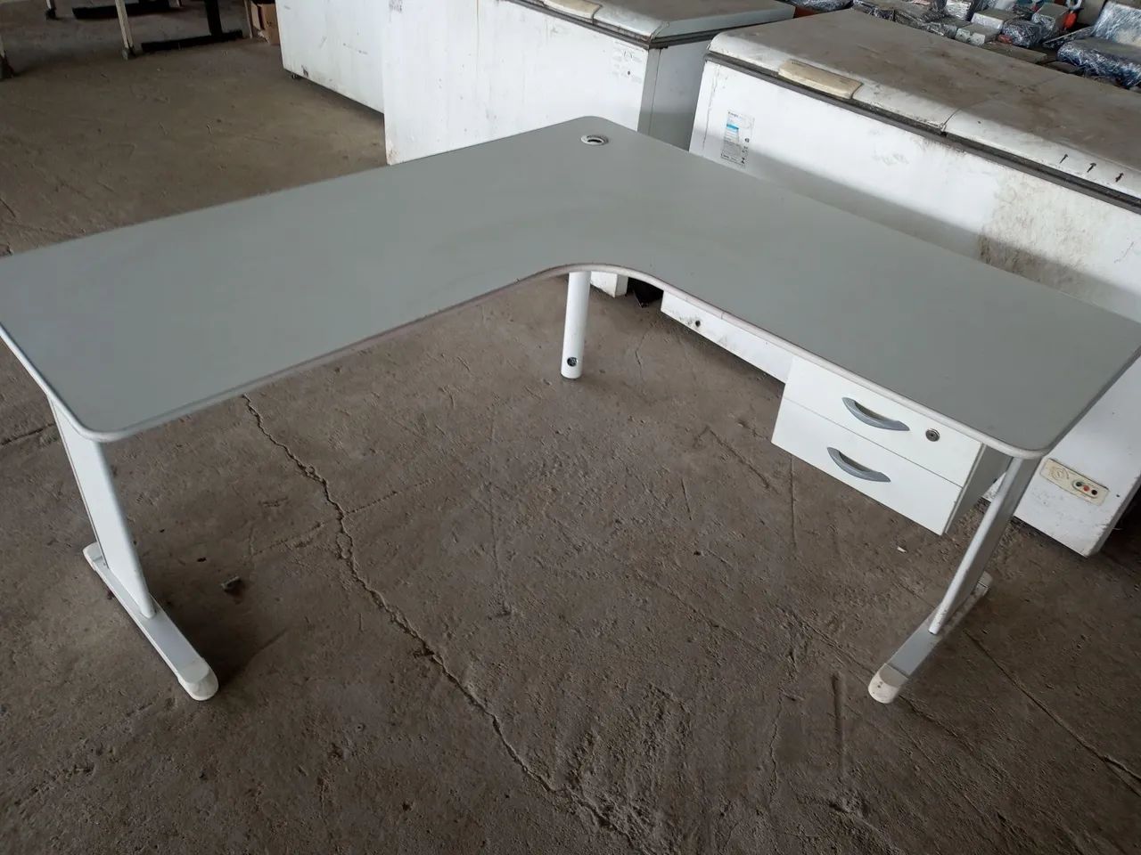 Mesa em L para escritório 