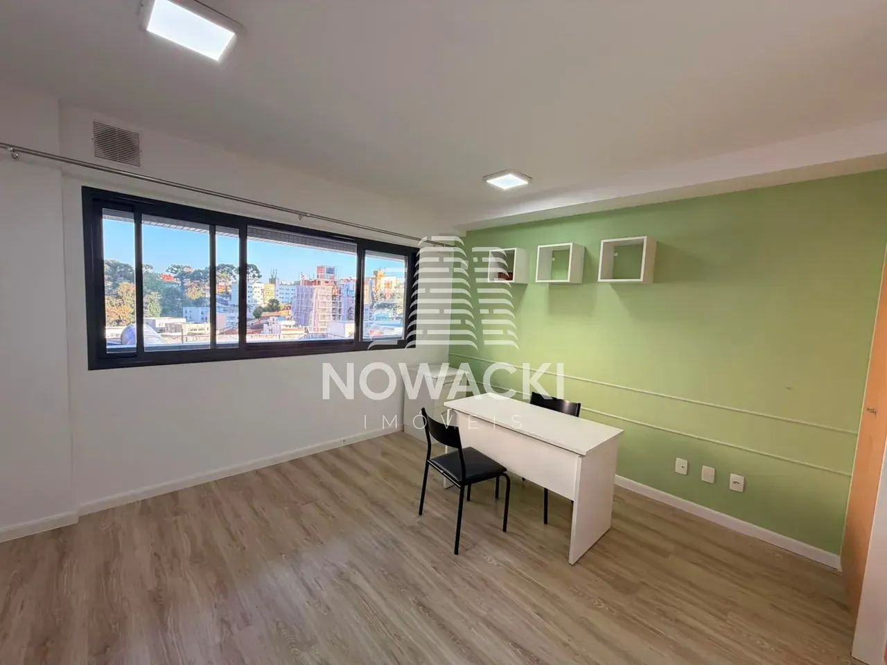 SALA COMERCIAL COM DIVISÓRIA E BANHEIRO NO CHAMPAGNAT - Foto 2