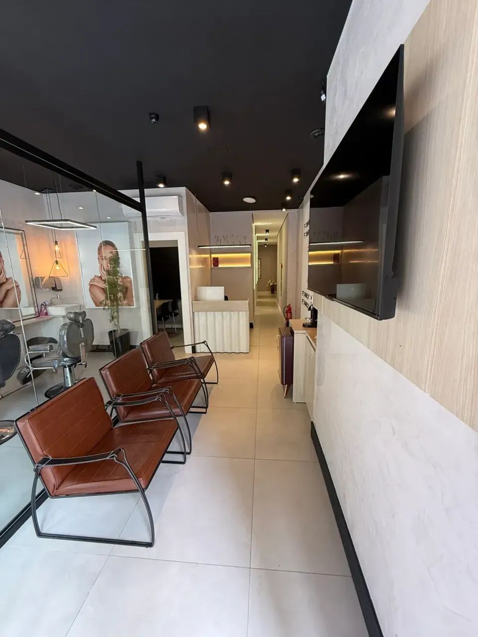 Sala Comercial 100 m² Mobiliada para Estética  Centro BC  2ª quadra do mar
