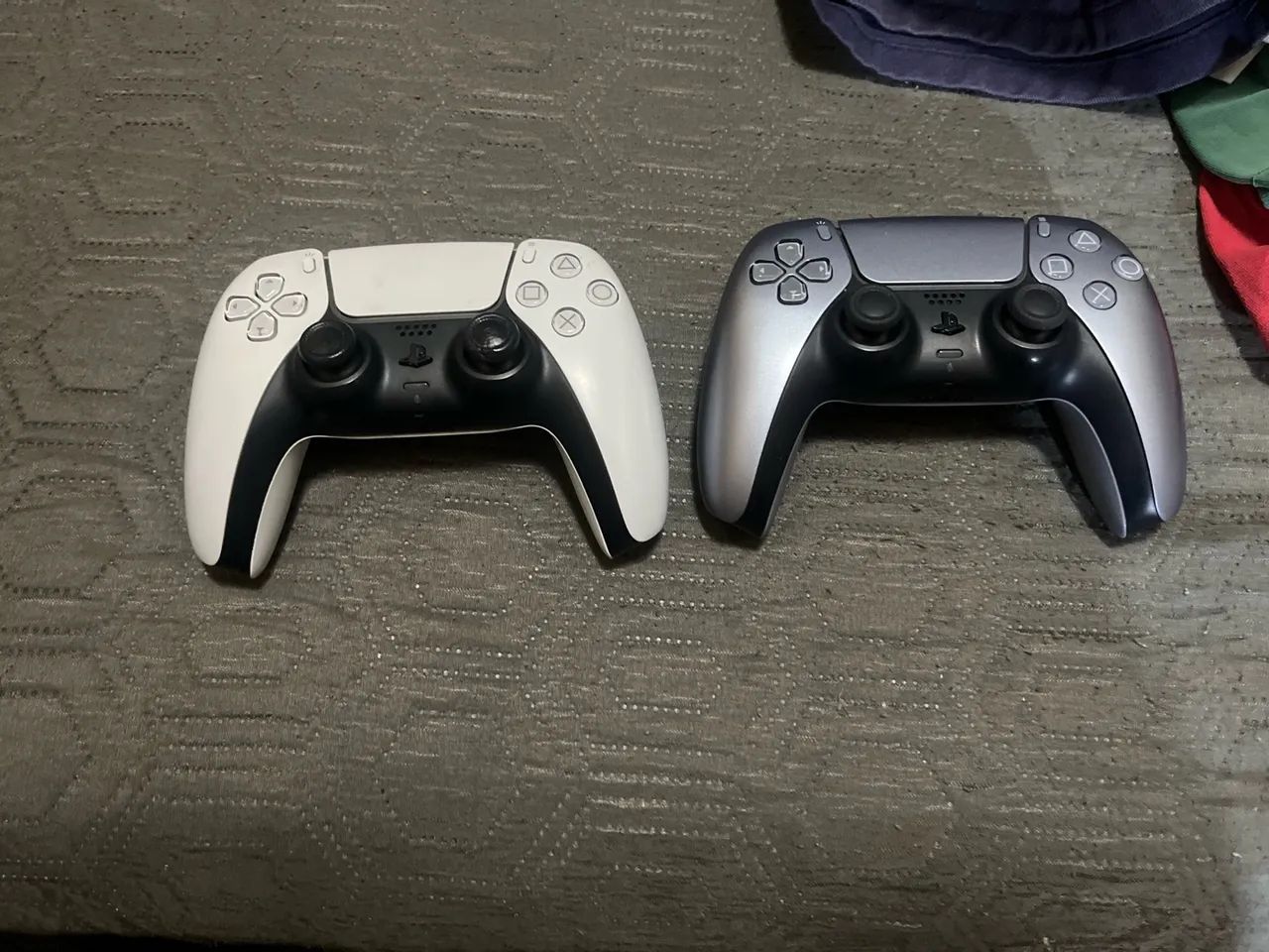 PS5, com 2 controles - Foto 2