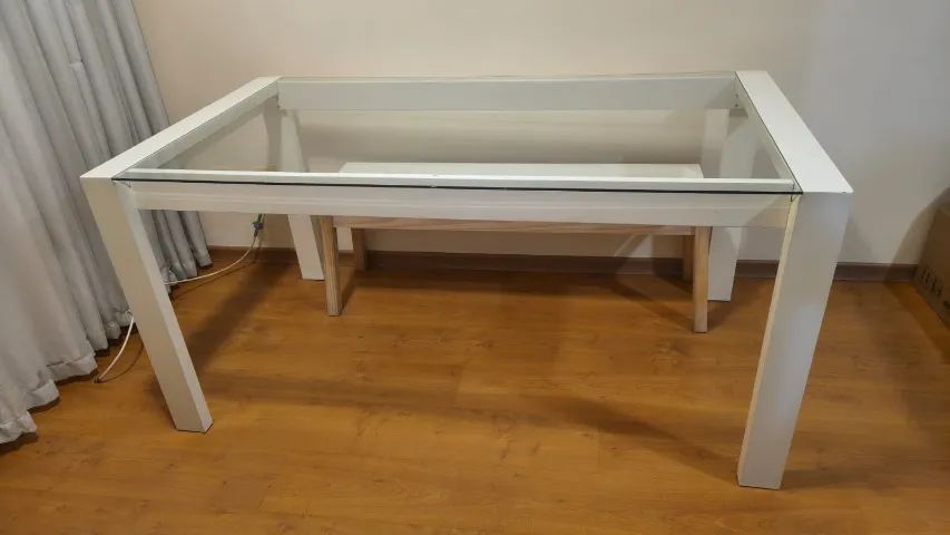 Mesa de jantar 6 lugares, com duas cadeiras e um banco - em bom estado - Foto 4