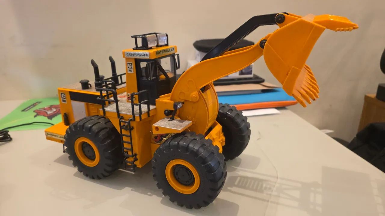 Miniatura Carregadeira Caterpillar 992 The Cat
