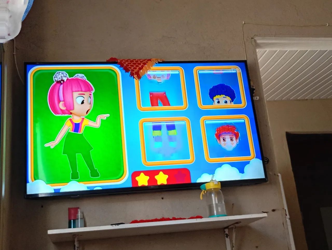 Vendo essa tv LG Smart 50 polegadas nova com acessórios caixa controle e os pés 